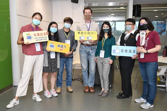 静宜大学与台中美国资料中心携手精进英语教师专业知能。（静宜大学提供）