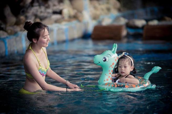 ▲亲子同乐趣一起泡汤感受不一样的温暖氛围。　图：高雄市政府观光局／提供