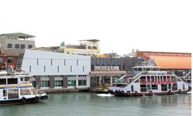 清明連假疏導車潮 壽山、西子灣、旗津風景區管制措施出爐。(鼓山分局提供)