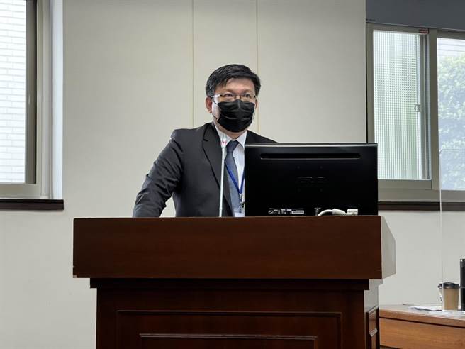 大潭電廠工程發生泰籍工人群聚案，影響8號機燃氣機組工程，經濟部次長曾文生今表示，如果8號機來不及，會讓原定停機的7號機繼續發電，滿足電力所需。(圖／王玉樹攝)