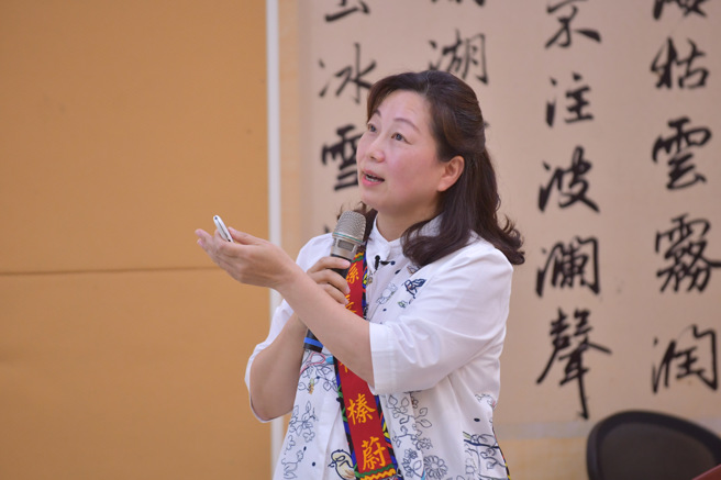 徐榛蔚畅谈花莲城乡规划蓝图。（图／政大提供）