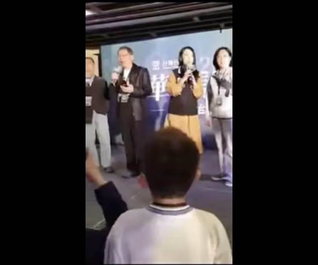 国民党台北市议员游淑慧今又爆料，柯文哲23日被列自主健康监测，但26日就跑去台中脱口罩高歌。（摘自游淑慧脸书）