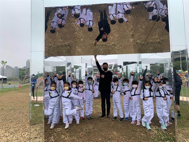 2022新竹市儿童艺术节4月1日起至5日在新竹左岸照常举行，市府昨天邀请孩童们抢先体验。（陈育贤摄）