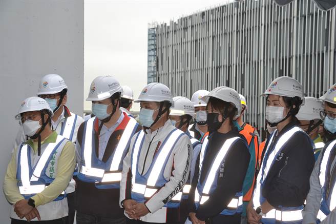 新北市长侯友宜今视察时表示，莺歌路廊衔接后，将带给大眾不同的观光品质，2023年台湾设计展也在三莺展出，届时市民的荣耀光荣感皆会提升。（蔡雯如摄）