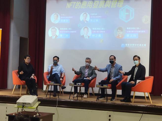 国民党主席朱立伦下午参加《法国狼与海绵宝宝在元宇宙的碰撞-NFT的应用发展与管理》论坛。（赵婉淳摄）