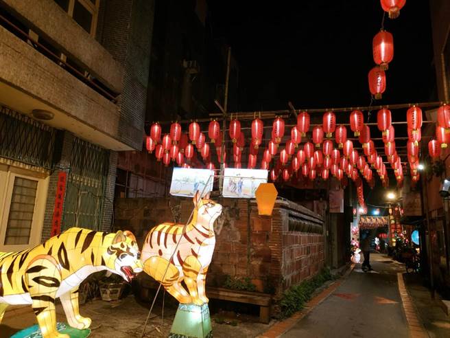 全台展期最久灯区，云林县北港巷弄灯区展至清明连假。（张朝欣摄）