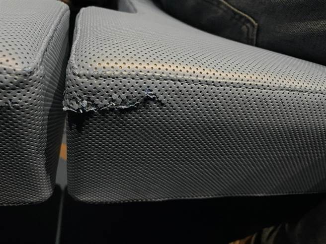 台北表演藝術中心3月才剛試營運，卻竟已有479張觀眾席座椅毀損。（台北市議員黃郁芬研究室提供／張立勳台北傳真）