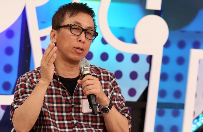 苦苓今天出门遇到邻居家的小男孩，被喊「叔叔」让他乐翻。(中时资料照片)