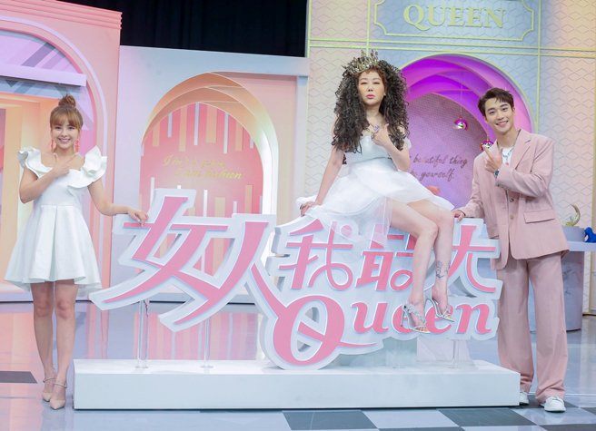 蓝心湄今以女王之姿出席活动，分享节目新LOGO。（图／粘耿豪摄）