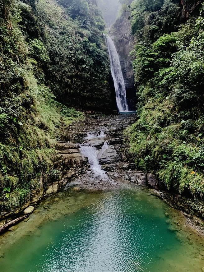 瑞龙瀑布气势磅礡，有竹山第一美瀑之称。（廖志晃摄）