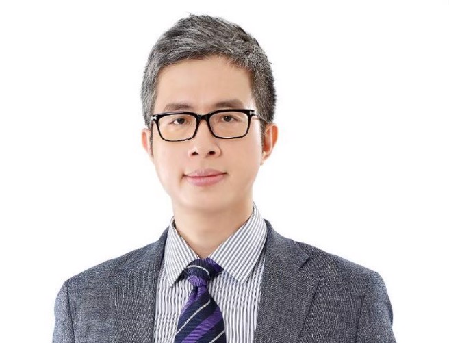 邱浚彦建议，男性想拥有Q弹美胸并非难事，但事先要做好功课，多方评估。(戴志扬翻摄)