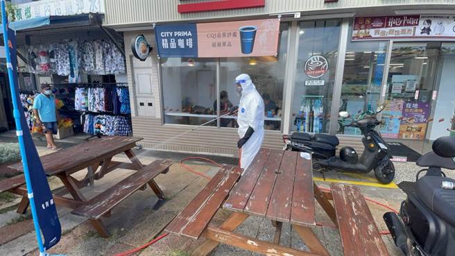 花莲慈济医院女护理师案「23529」31日确诊，经疫调发现她30日曾与男友至屏东恒春旅游，屏县府稍早公布其足迹。（屏县府提供／谢佳潾屏东传真）