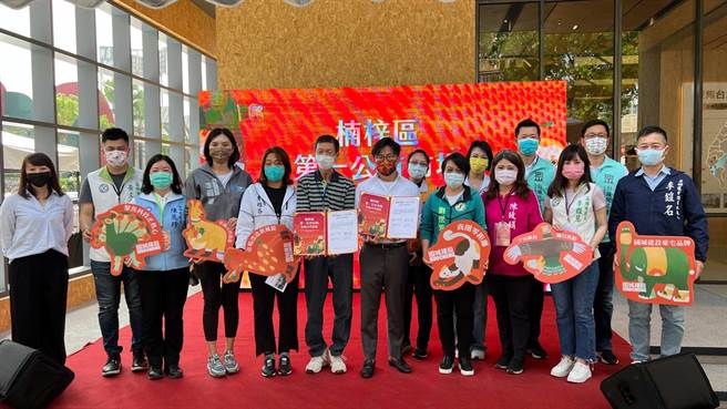 楠梓第一公有市場有逾百年歷史，市場面臨環境、設施老舊，逐漸失去競爭力，國城建設31日宣布啟動社區合作改造計畫。（柯宗緯攝）