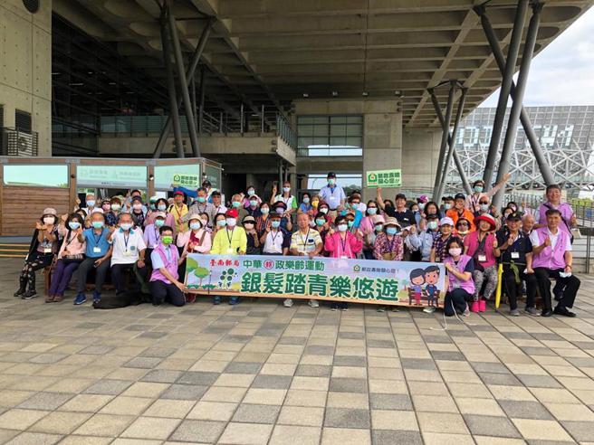 （中华邮政公司自111年4月1日至6月30日，将于全臺19个邮局分别举办「中华邮政乐龄运动」活动。图／中华邮政公司提供）