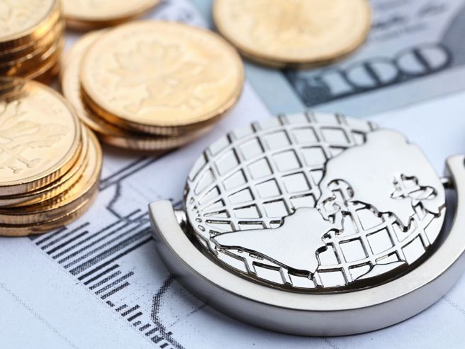 2014年底、2015年初，缩减购债结束，开始升息，美元开始大量喷出。(理财周刊提供)

