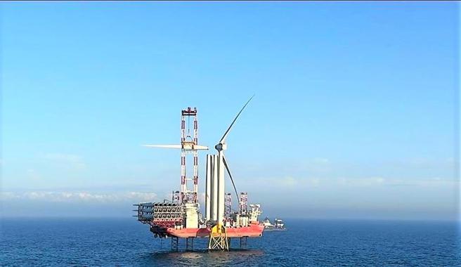 （沃旭首支風機31日完成安裝。圖／沃旭能源提供）