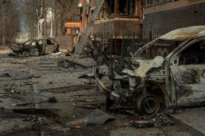在俄軍輪番轟炸下，烏克蘭預估災損將超過6000億美元。（圖／路透社）
