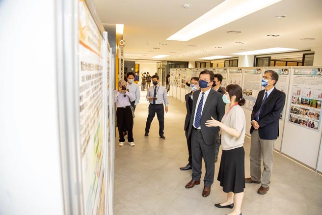 嘉药举办2022高教深耕成果暨核心技术发表会。图／周荣发