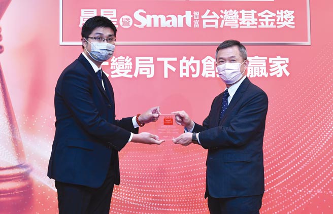 晨星暨Smart智富台湾基金奖30日举行颁奖典礼，中国信托10年期以上高评级美元公司债券ETF基金获奖。图／王德为