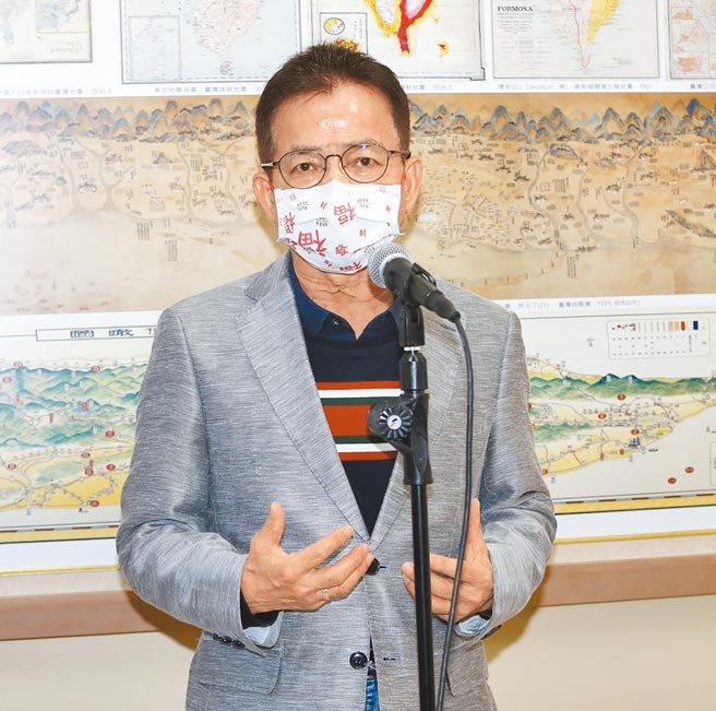 国民党立委赖士葆表示，陈耀祥当初怎么打压中天关台，如今却仰赖蔡英文鼻息，想尽办法让镜电视上架，只因英系要这个电视台，NCC已成现代媒体东厂。（刘宗龙摄）