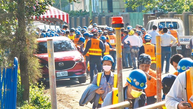 大潭電廠另一區由丸紅工程負責的工區，30日也有泰籍移工確診，桃園市衛生局緊急針對該工區職場和宿舍共792人PCR採檢並疫調。（蔡依珍攝）