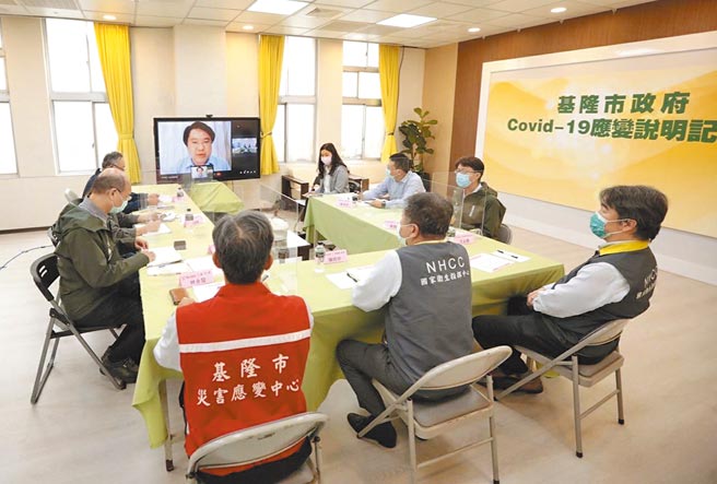 基隆市银河小吃店爆发群聚案，市府日前下令停业3天，29日有3店家未遵守防疫规定，产发处将依法移送开罚。（基隆市政府提供／陈敬哲基隆传真）