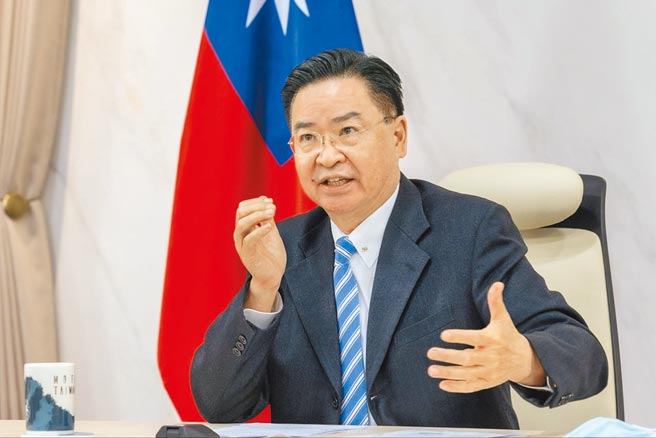 外交部长吴钊燮接受加拿大媒体专访，谈论乌克兰战争对台海情势影响。（外交部提供）