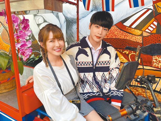 古曜威（右）在〈我记得〉中和阿乐饰演情侣，气氛甜蜜。（单纯梦想文创事业、华纳音乐提供）