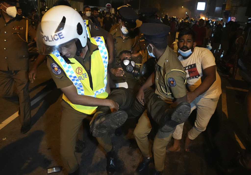 斯里兰卡发生暴力示威图/美联社(photo:ChinaTimes)