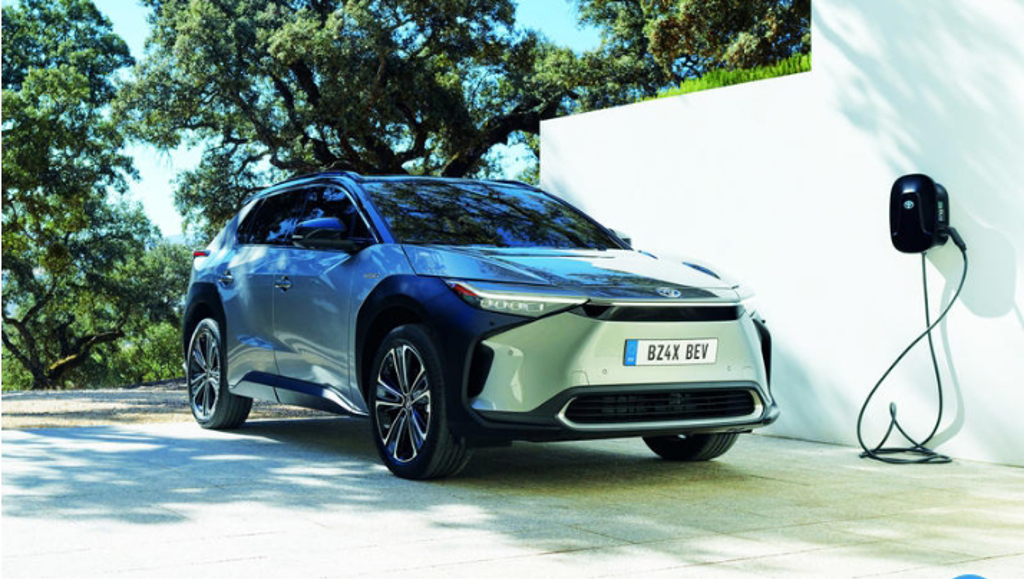 Toyota bZ4X 純電休旅準備在歐洲上市：一度電能跑 7 公里，十年電池保固 90% 以上！ (圖/DDCAR)