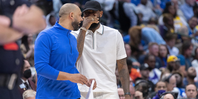 詹姆斯与前队友、独行侠助教杜德利(路透社资料照)