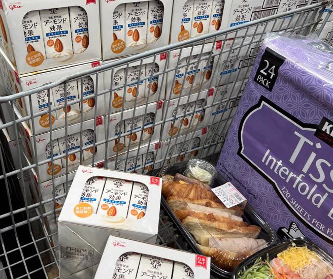 日本老公逛好市多驚見家鄉味，忍不住狂掃兩箱。（圖／翻攝自COSTCO好市多消費經驗分享區）