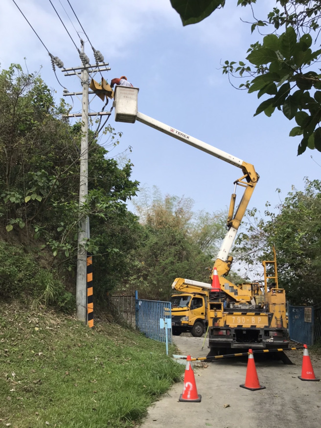 小港近2000戶停電，台電緊急搶修。（台電提供）