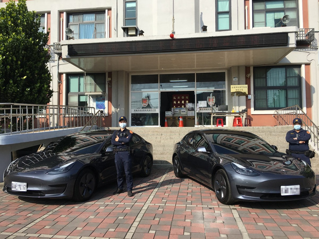 全台首輛特斯拉警車進駐高市警，加速如超跑警方添利器。(高雄市警局提供)