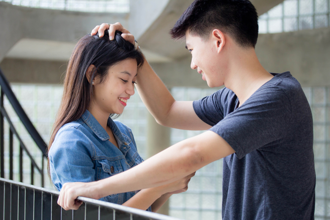 80岁阿公分享把妹秘诀，让网友看了超佩服。（图／shutterstock）