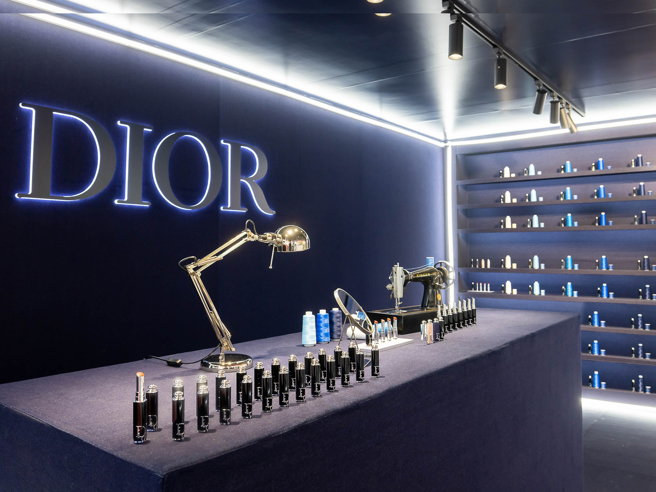 迪奥瘾诱唇膏限定快闪体验馆中的「丹寧潮流工坊」。（图／品牌提供）