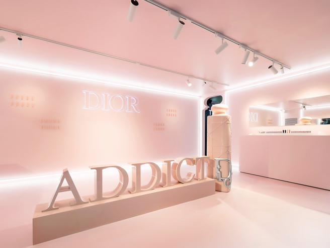 迪奥瘾诱唇膏限定快闪体验馆中的「粉红藤格梦境」。（图／品牌提供）