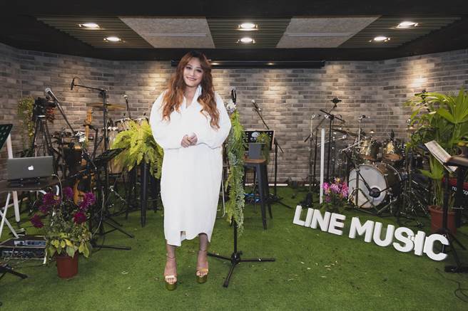 家家昨举办线上演唱会。（相信音乐提供）