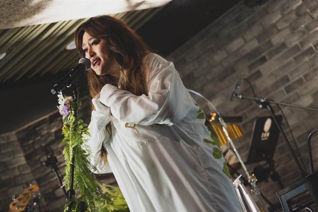 家家昨举办线上演唱会。（相信音乐提供）