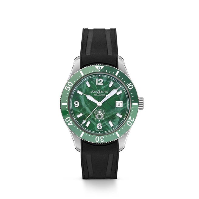 万宝龙1858系列Iced Sea日期显示自动腕表， 绿面橡胶表带款，9万5100元。（Montblanc提供）