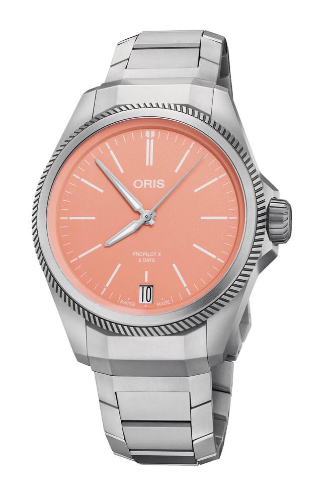ORIS全新登场ProPilot X Calibre 400机芯腕表，有灰色、蓝色和鲑鱼色三种表盘，11万8000元。（ORIS提供）