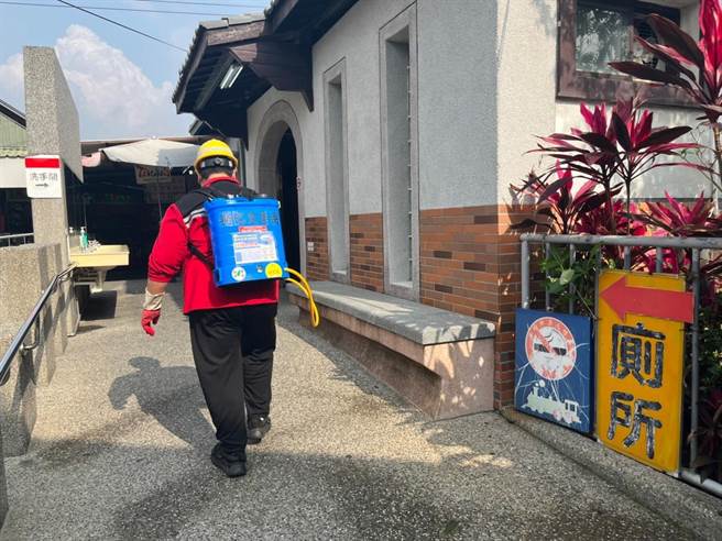 基隆确诊外籍女性曾游南投，防疫人员进行清消。（南投县政府提供／廖志晃南投传真）