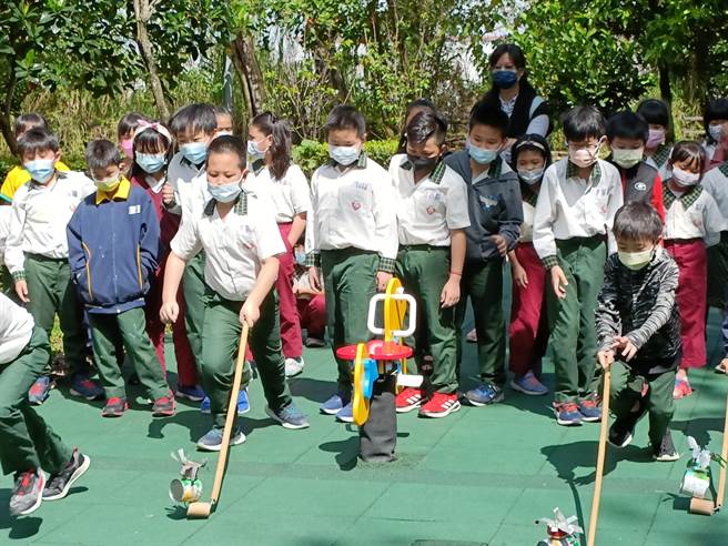 怀旧时光！太平古农庄文物馆「旧日童玩体验活动」 乐趣无穷。（卢金足摄）