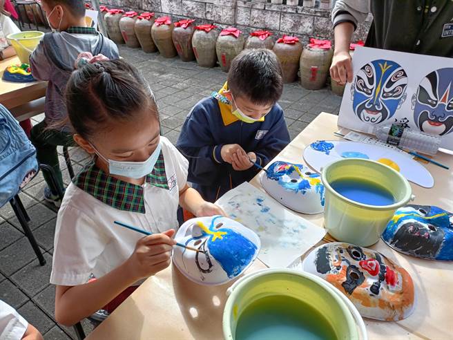 怀旧时光！太平古农庄文物馆「旧日童玩体验活动」 乐趣无穷。（卢金足摄）