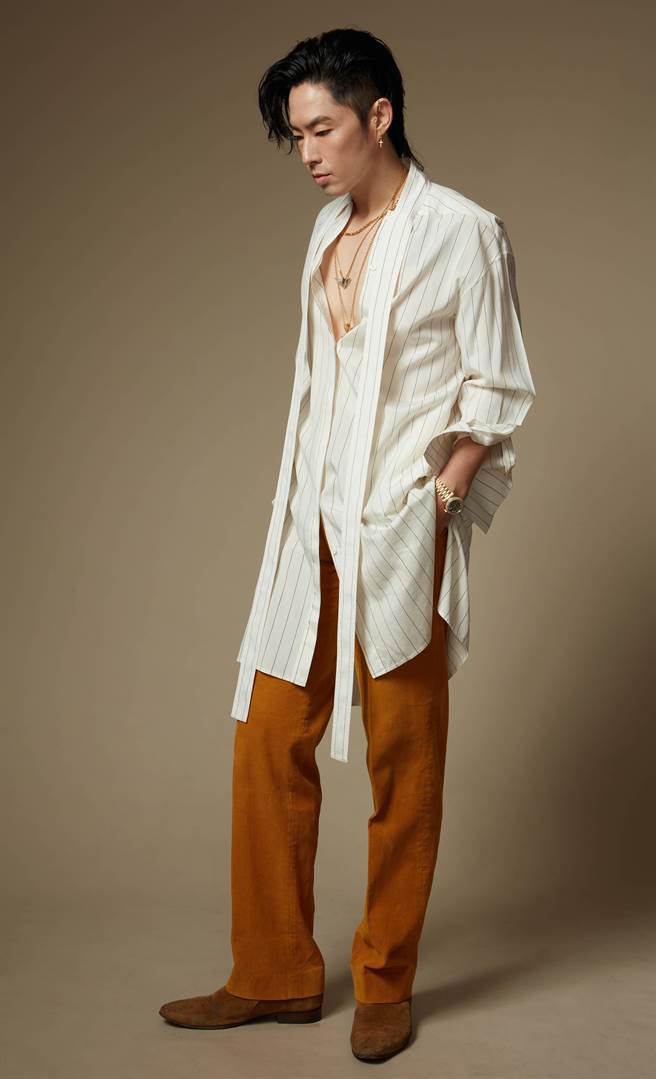 吴建豪圆梦签约美国维京唱片。（环球音乐提供）