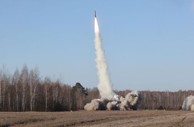 在俄羅斯入侵烏克蘭前，俄軍就曾在戈麥市（Gomel）「演習」發射飛彈（圖／路透）