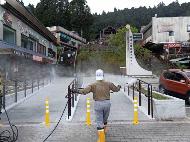 因有確診者足跡，阿里山森林遊樂區今全面清消。（嘉義縣政府提供∕呂妍庭嘉義傳真）