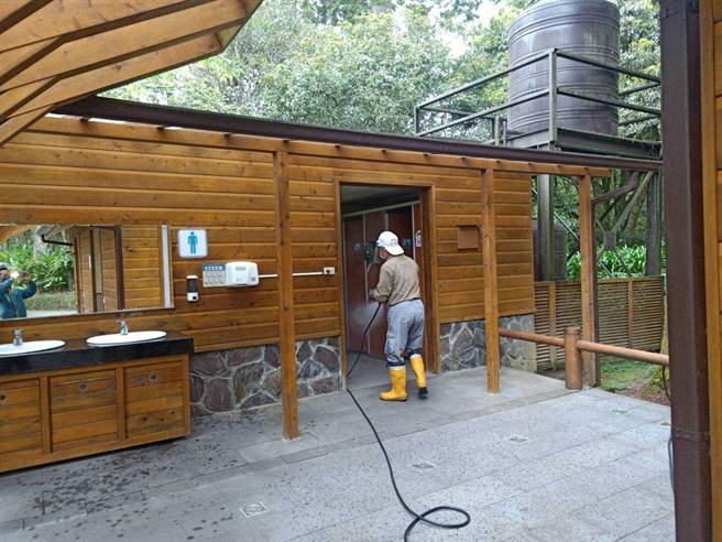 因有確診者足跡，阿里山森林遊樂區今全面清消。（嘉義縣政府提供∕呂妍庭嘉義傳真）