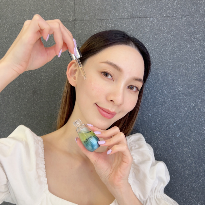 ELEMIS海洋胶原修护精萃创新完美油水比例配方，质地轻盈好吸收，帮肌肤注入满满水分。（邱映慈摄）
