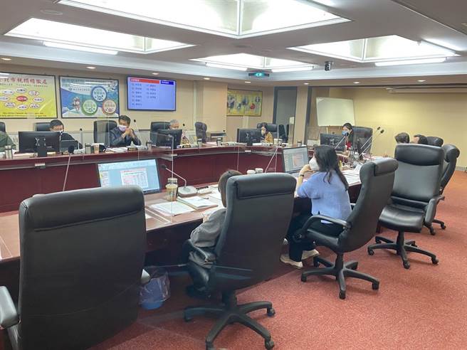 北市锺佩玲发现，发现，财政局4年来仅成功活化7件房地，质疑财政局未积极推动。（游念育摄）